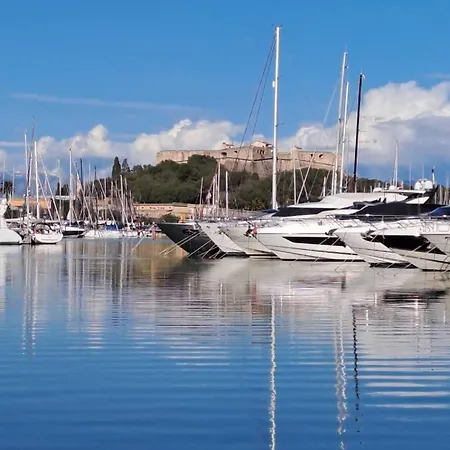 Апартаменти Grand Avec Vue Juan-les-pins *