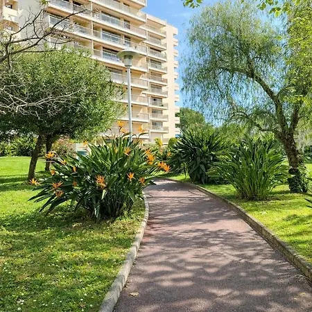 Апартаменти Grand Avec Vue Juan-les-pins *